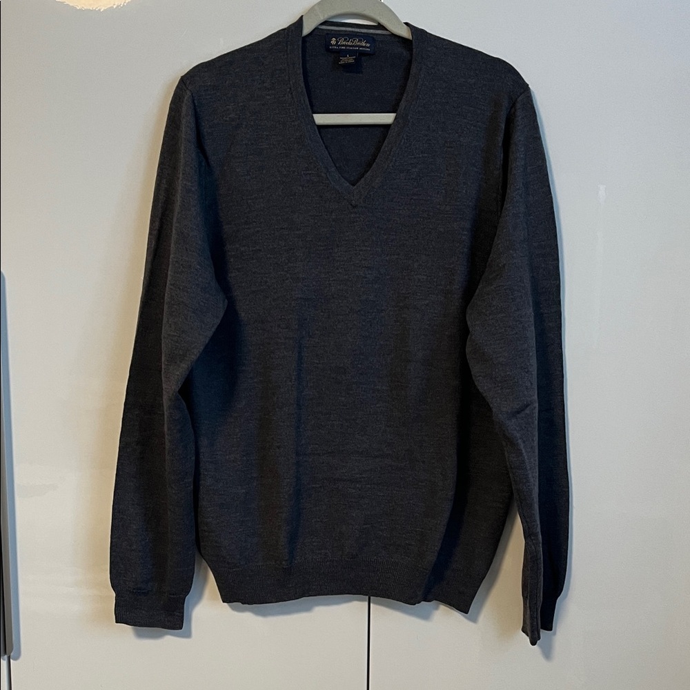 Brooks Brothers Men's V-Neck Charcoal Grey Merino Wool Sweater, Size L